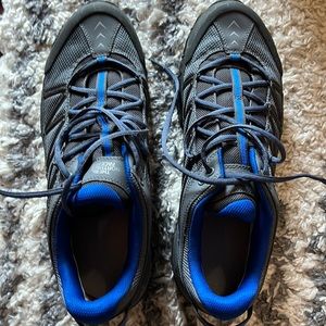 Men’s the north face tennis shoes